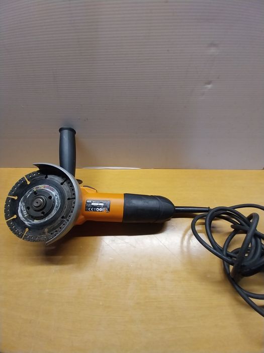 Rebarbadora AEG de acabamentos 115mm 800W