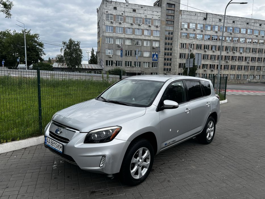 Toyota rav4 ev електромобіль