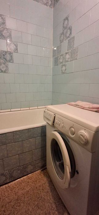 Продам 3х кім.квартиру з меблями та технікою 3мкрн  б. Героїв 2 поверх