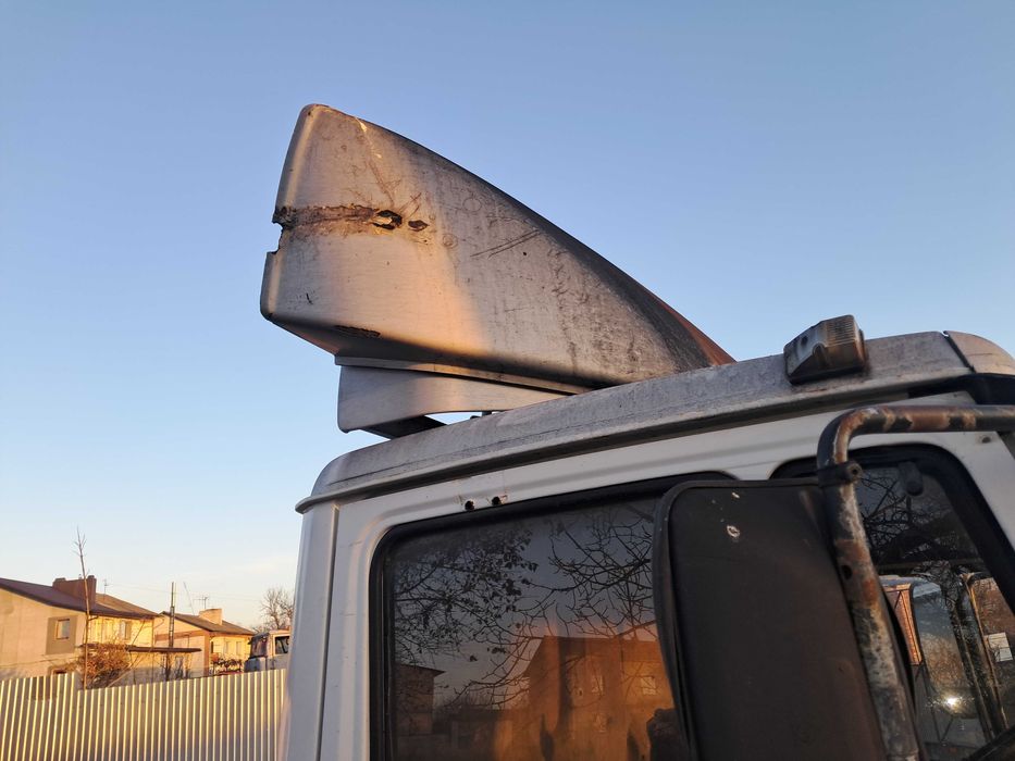 Спойлер на вантажний автомобіль мерседес 814