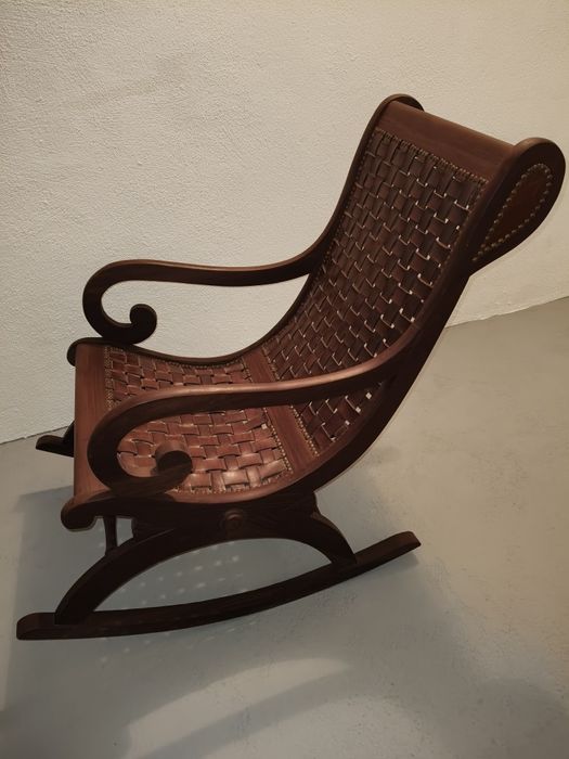 Cadeira de baloiço em pele