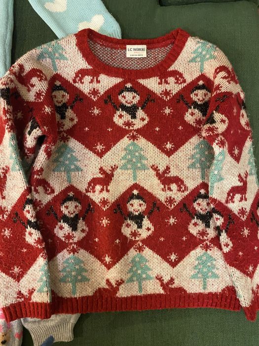 Свитры для девочки 6-7 лет9-10 цена  за все 250 грн