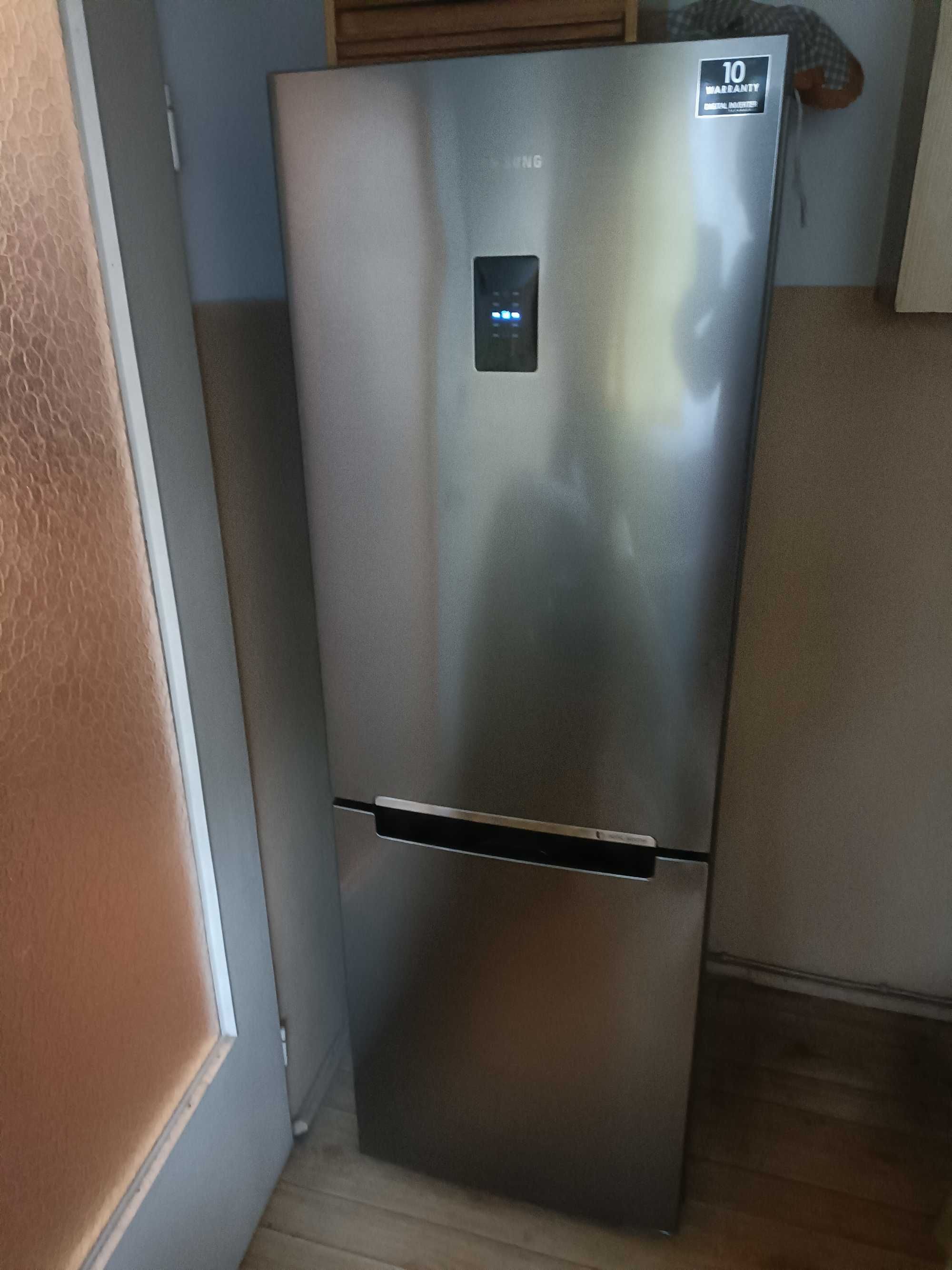 Lodówka Samsung No frost Model RB29FERNCSS 2 letnia stan BDB