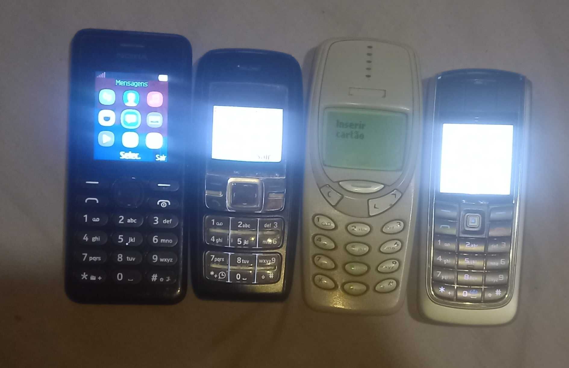 4 Telemóveis Nokia a funcionar.
