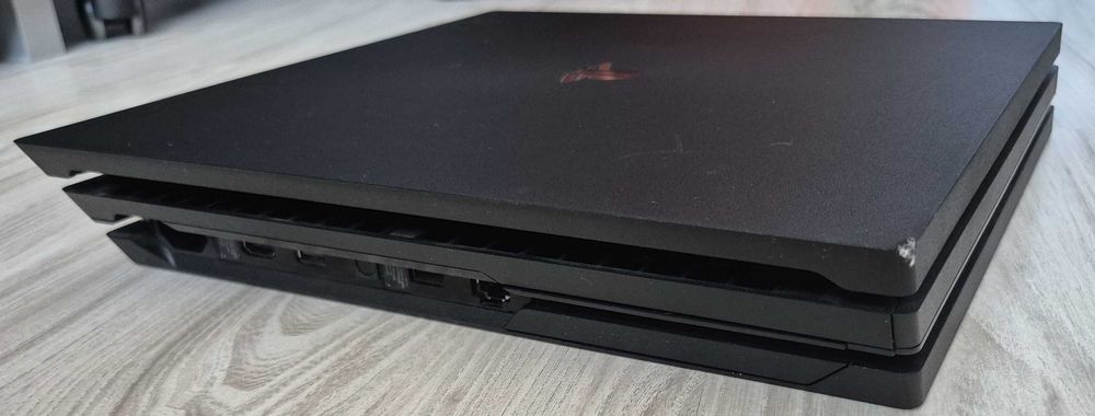 Playstation 4 Pro  1TB CUH-7016B