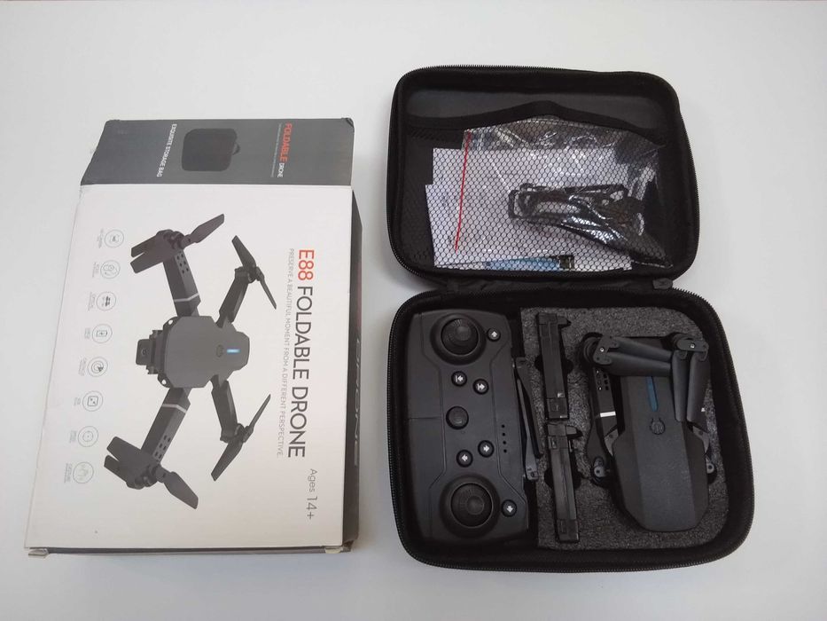 Dron E88 2 baterie w zestawie