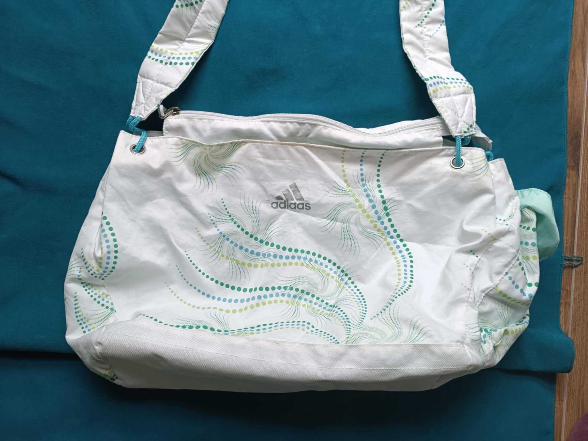 Torba plażowa materiałowa z ozdobnym motywem, logowana - "Adidas"