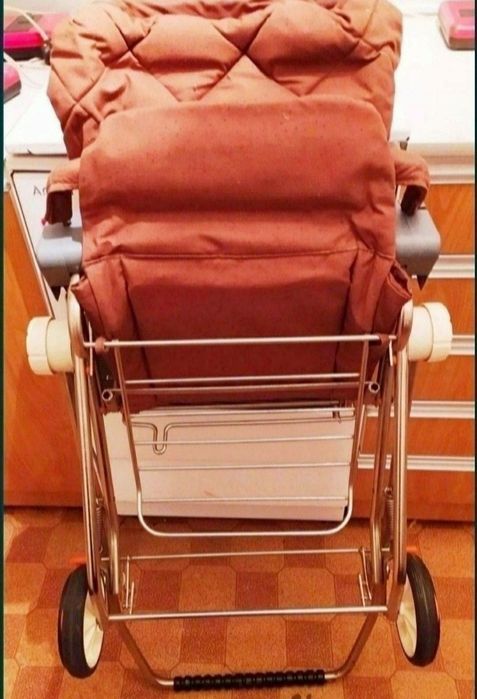 Прогулочная складывающаяся коляска.1-3 года.