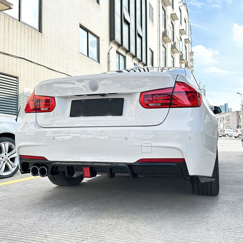 Диффузор с фонарем стоп F1 BMW F30 БМВ Ф30 спойлер сплиттер сплiтер