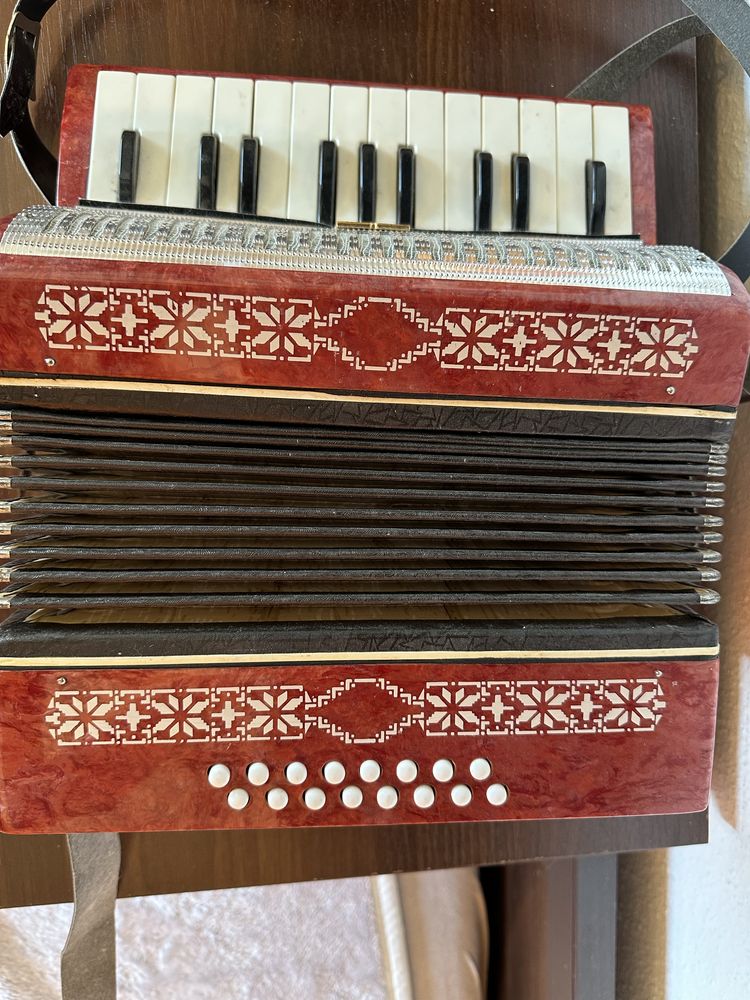 Akordeon czerwony pianino keyboard instrument mały mini dziecka manbiw