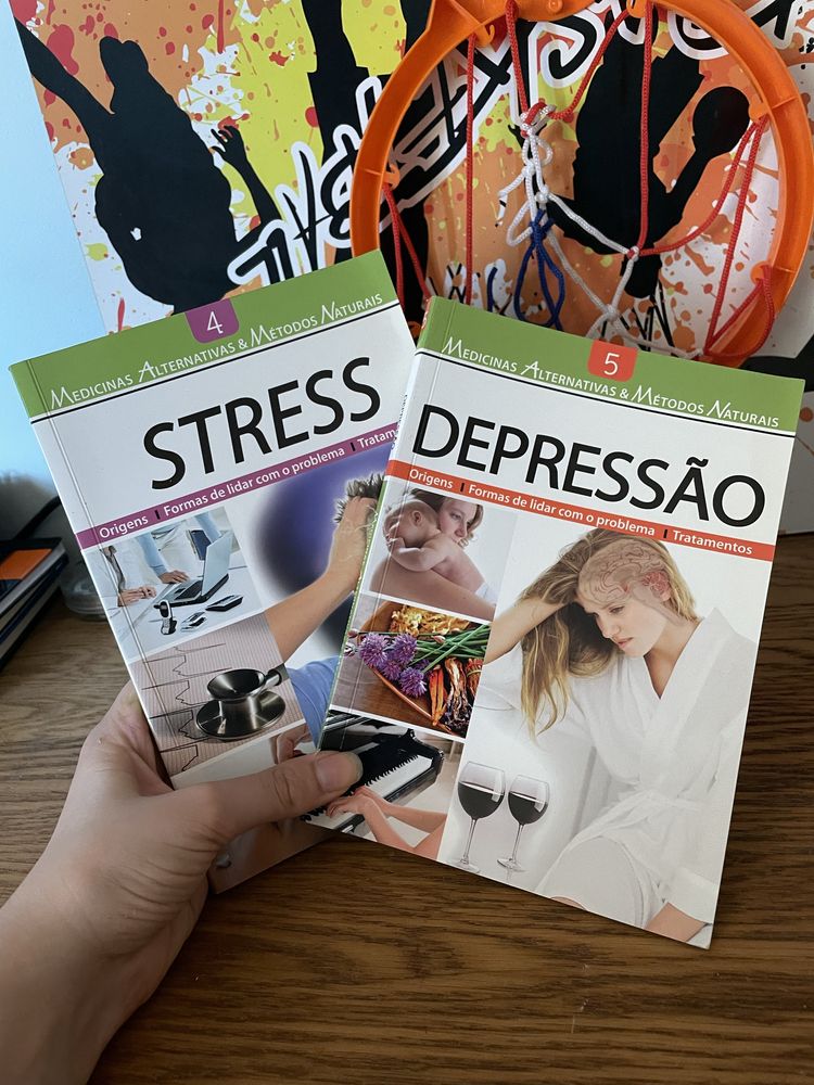2 livros Stress e Depressao