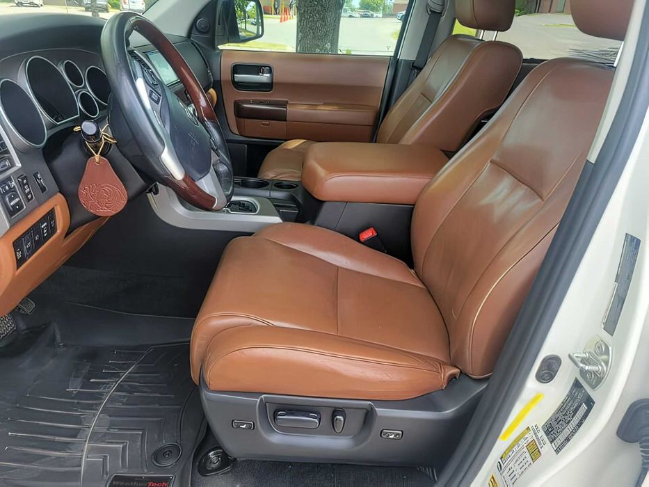 Toyota Sequoia      2014