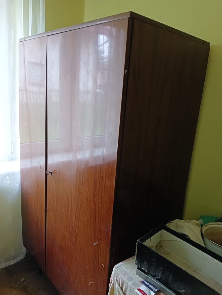 Stara szafa i stolik PRL-u zestaw