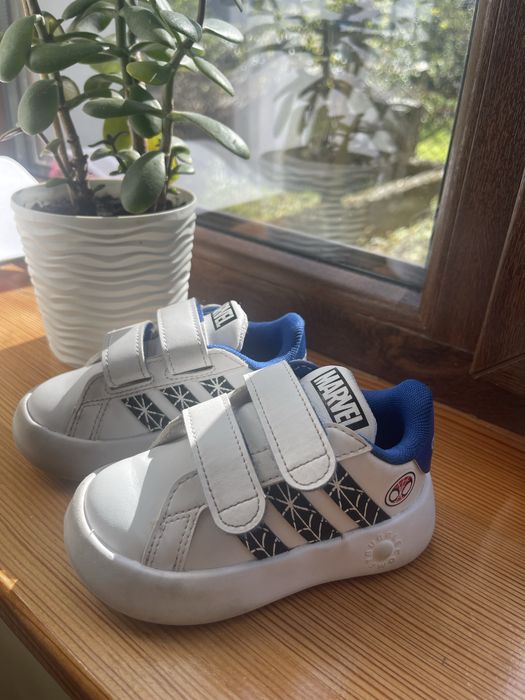 Кросівки Adidas Marvel