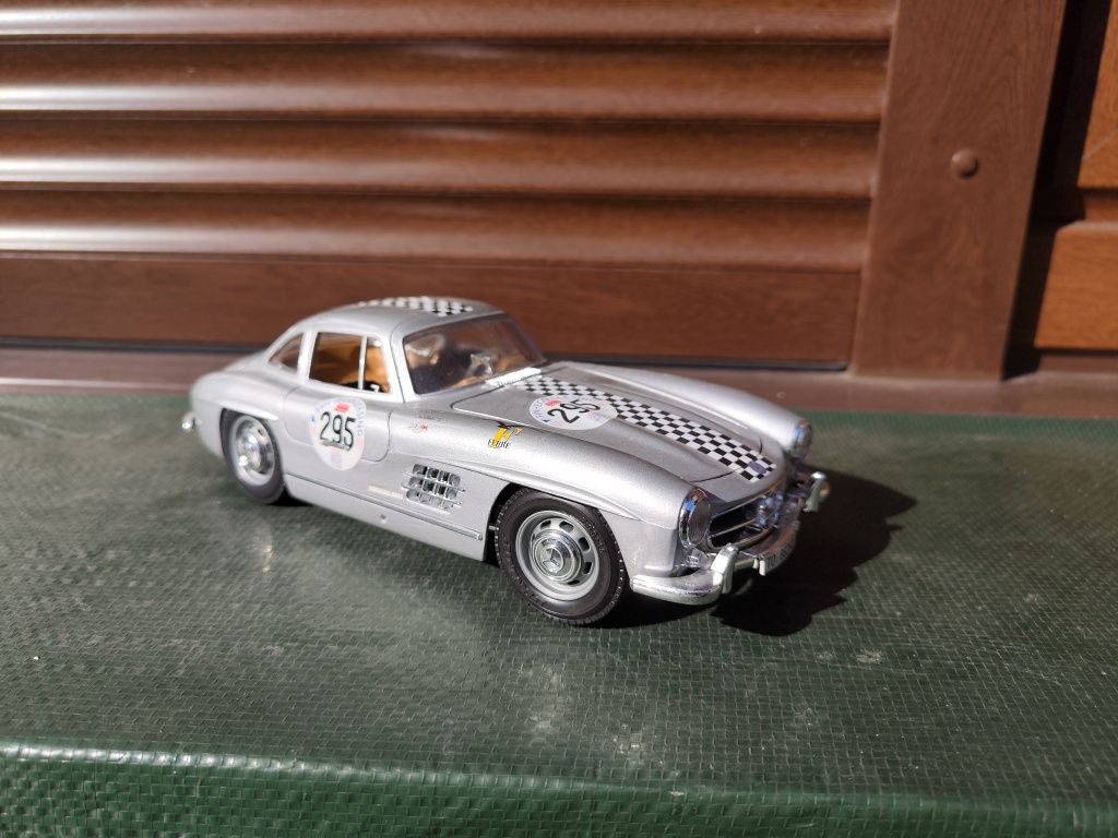 Mercedes 300sl  1 18 burrago