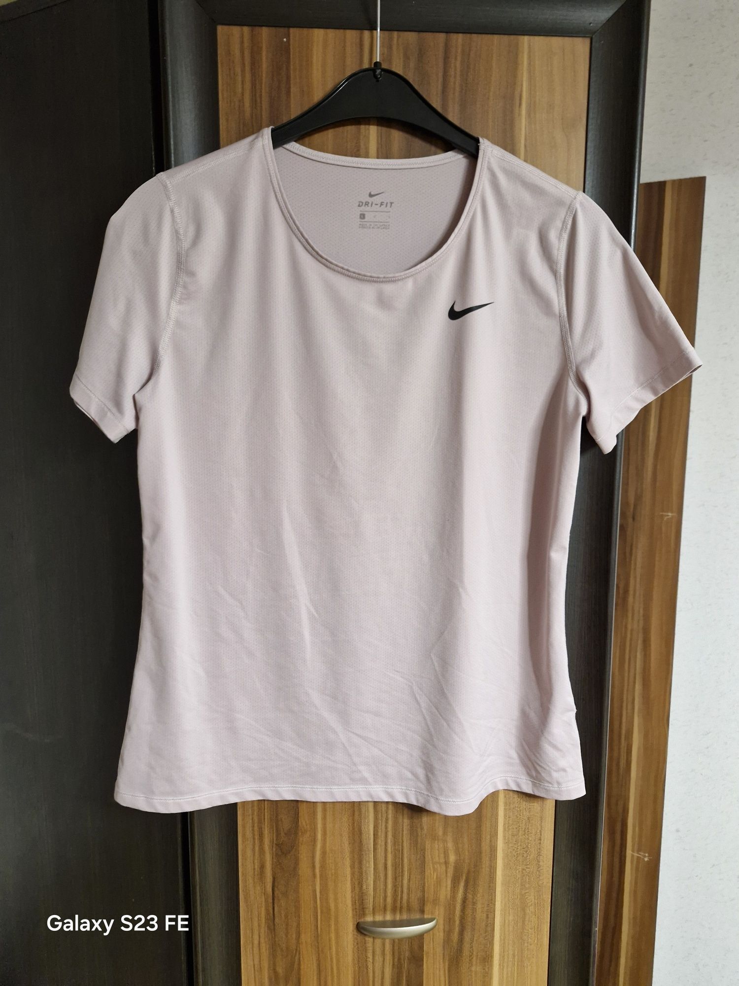 Koszulka damska Nike rozmiar L stan idealny