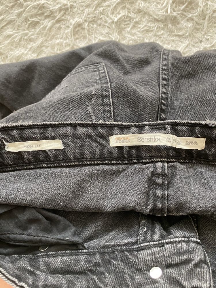 Jeansy czarne z ćwiekami MomFit Bershka S/M