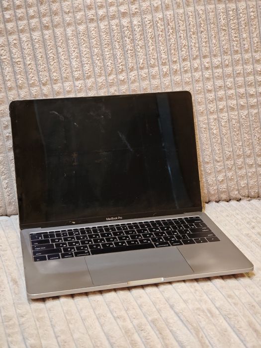 Продам MacBook Pro 2017 16/256 13.3' не вкл, без iCloud