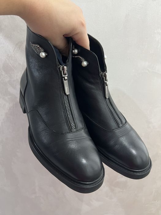 Продам шкіряні жіночі чоботи