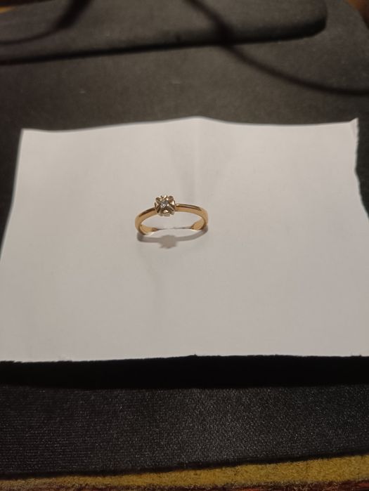Каблучка кільце золото з діамантом