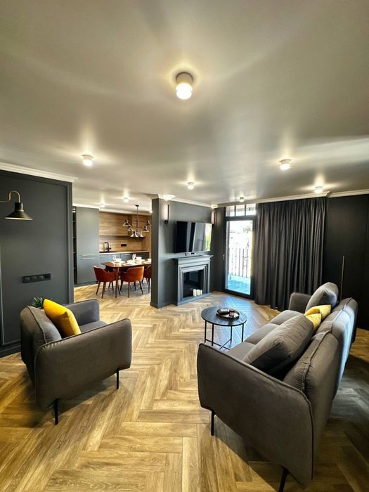 Оренда автономного VIP пентхауса в центрі міста з терасою