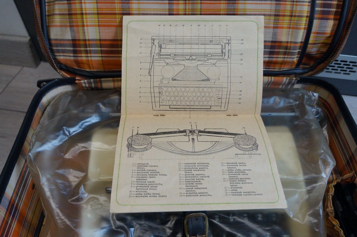 Maszyna do pisania Łucznik 1303, akcesoria, walizka, lata '80, sprawna