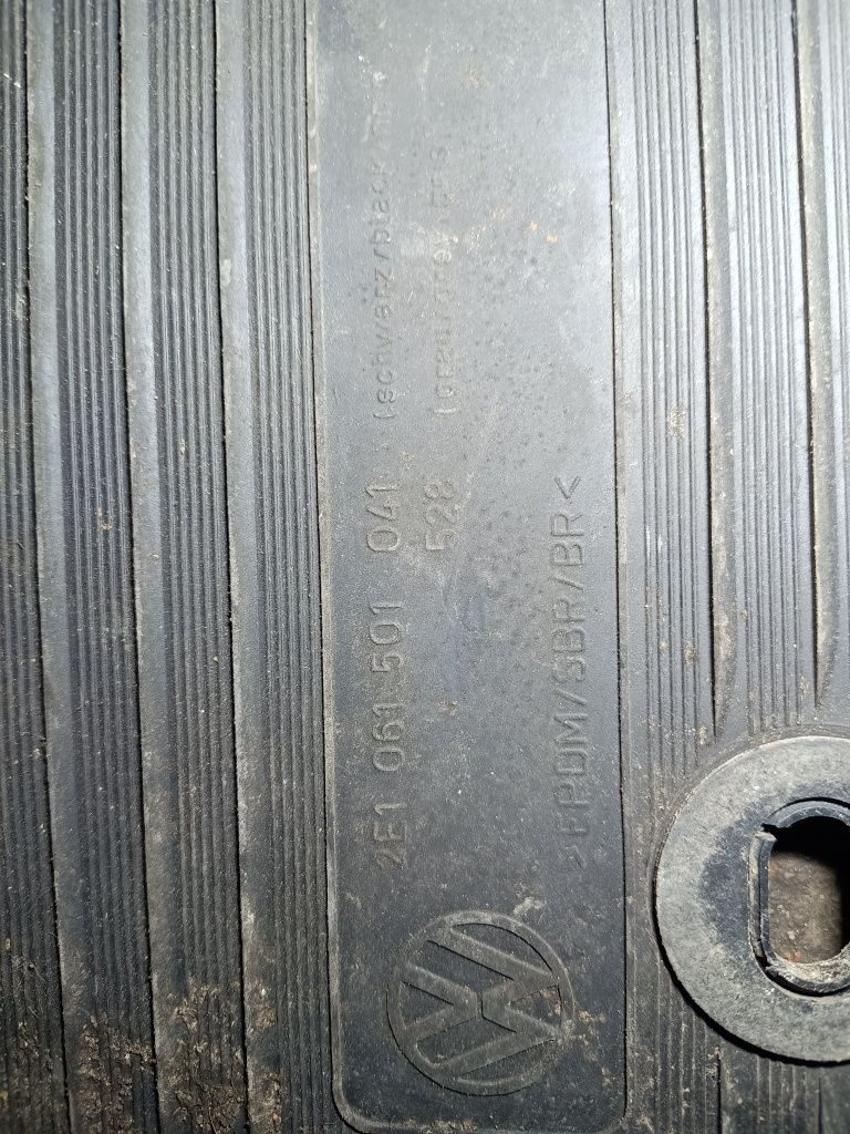 Dywanik dywaniki gumowe prawy lewy VW Crafter I oryginał komplet