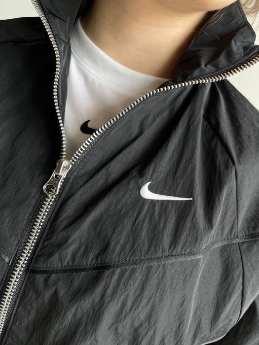 Жіноча вітровка Nike Nsw Nk Wr Wvn Uv Fz Jkt (FV6304-010)
