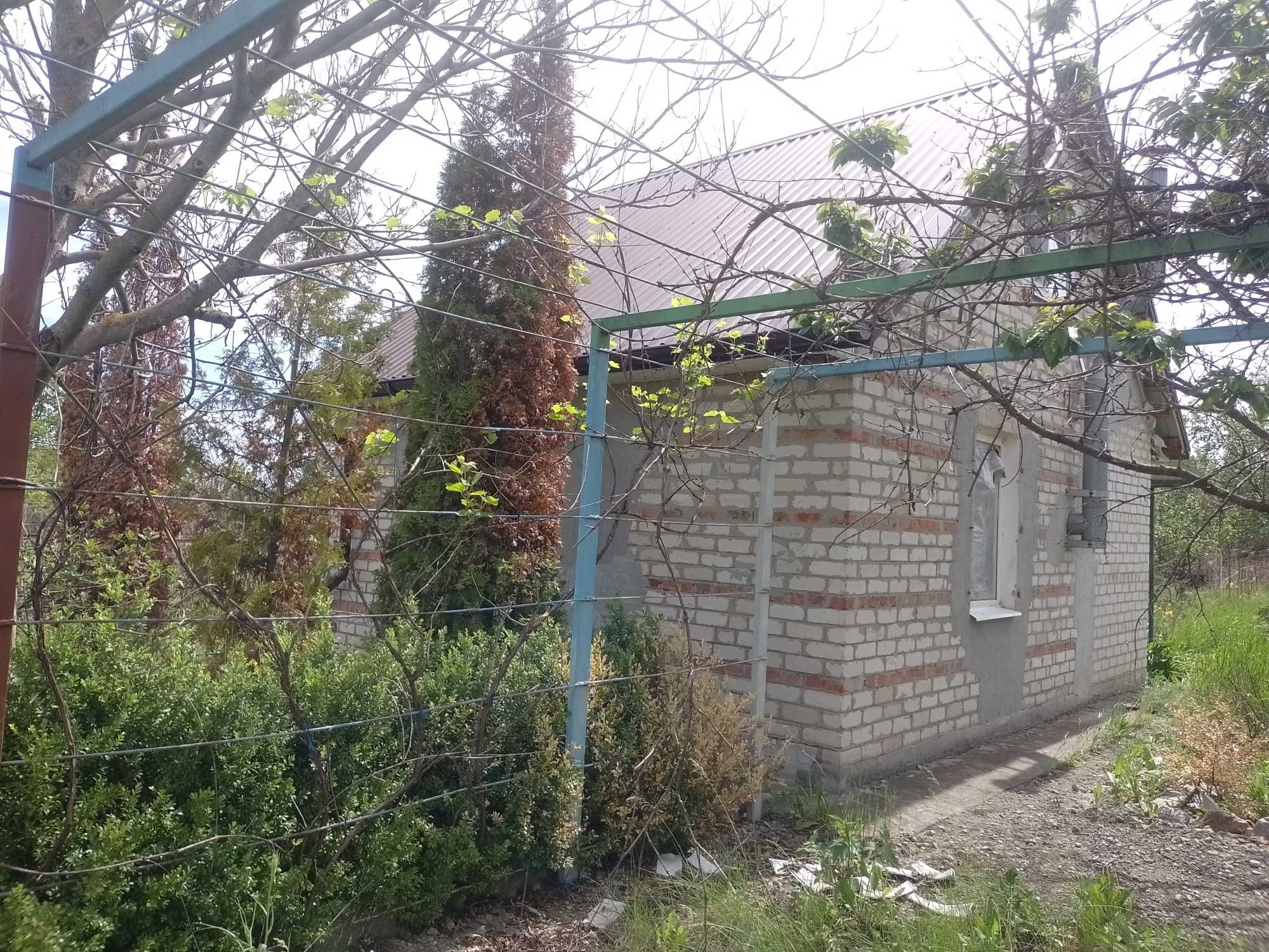 Продам дачу, кирпичный дом 2 этажа.