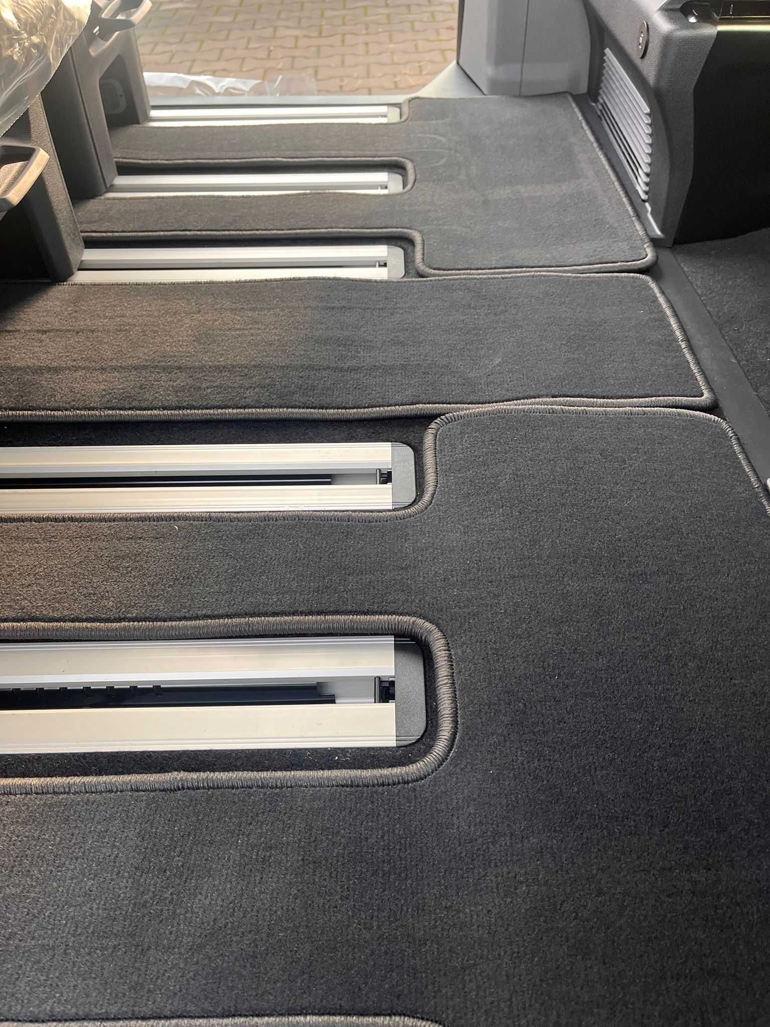 Dywaniki welurowe Nowy Ford Transit Tourneo Custom 2024