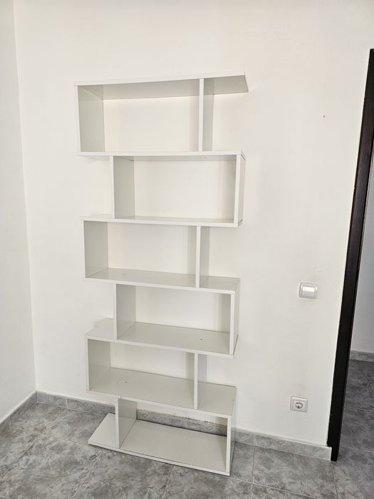 Estante assimétrica