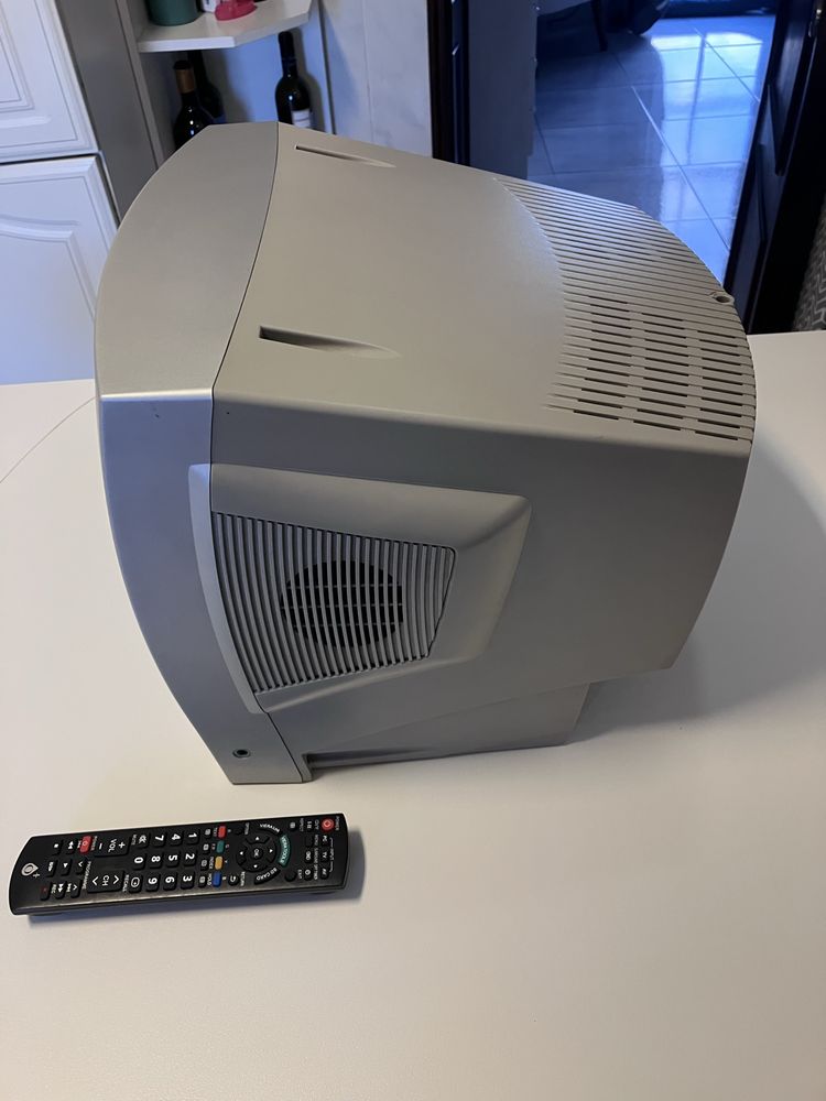 TV Sanyo com comando univetsal