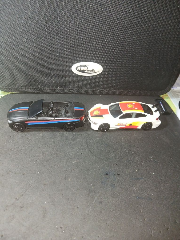 2 modele BMW 1:43 BMW M4 Motorsport BMW M4 Conventirble kolekcja schel