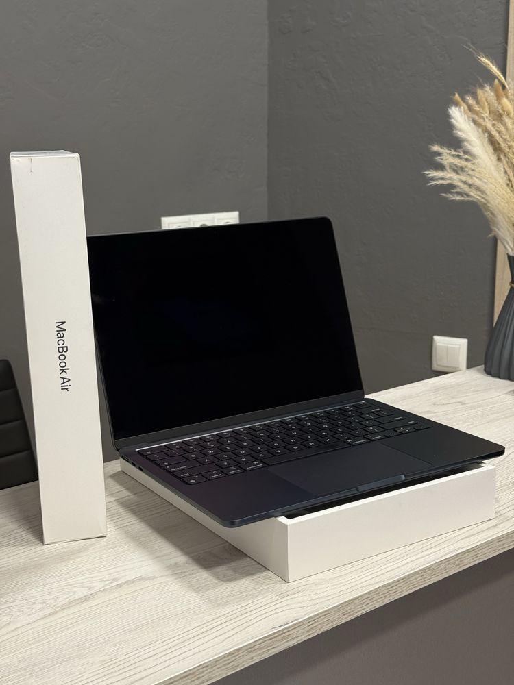 Macbook AIR M3 13’ 8/256gb midnight, повний комплект. Стан нового