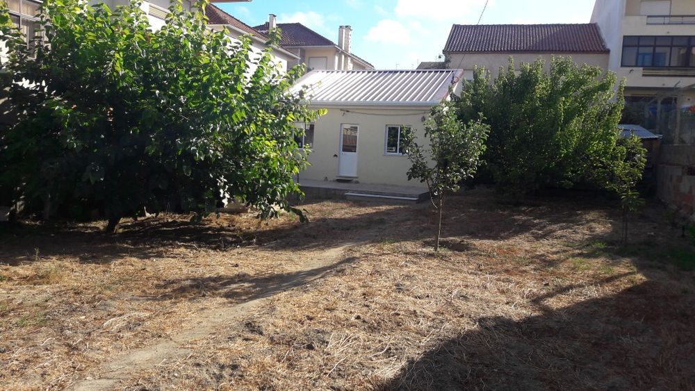 Terreno para venda en vale de milhaços rua gago coutinho