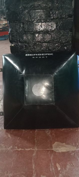 Настенная   подушка пирамида