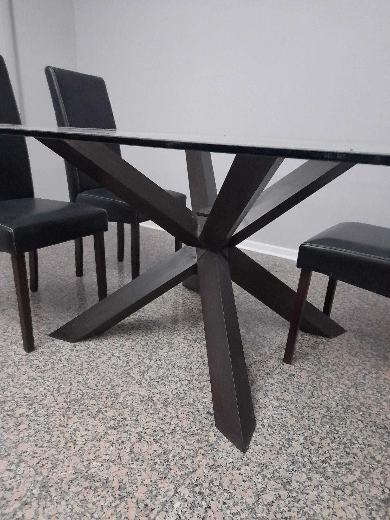 Mesa de sala com 4 cadeiraa