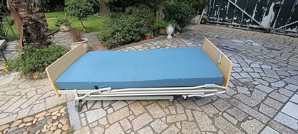 Cama de hospital articulada electrica