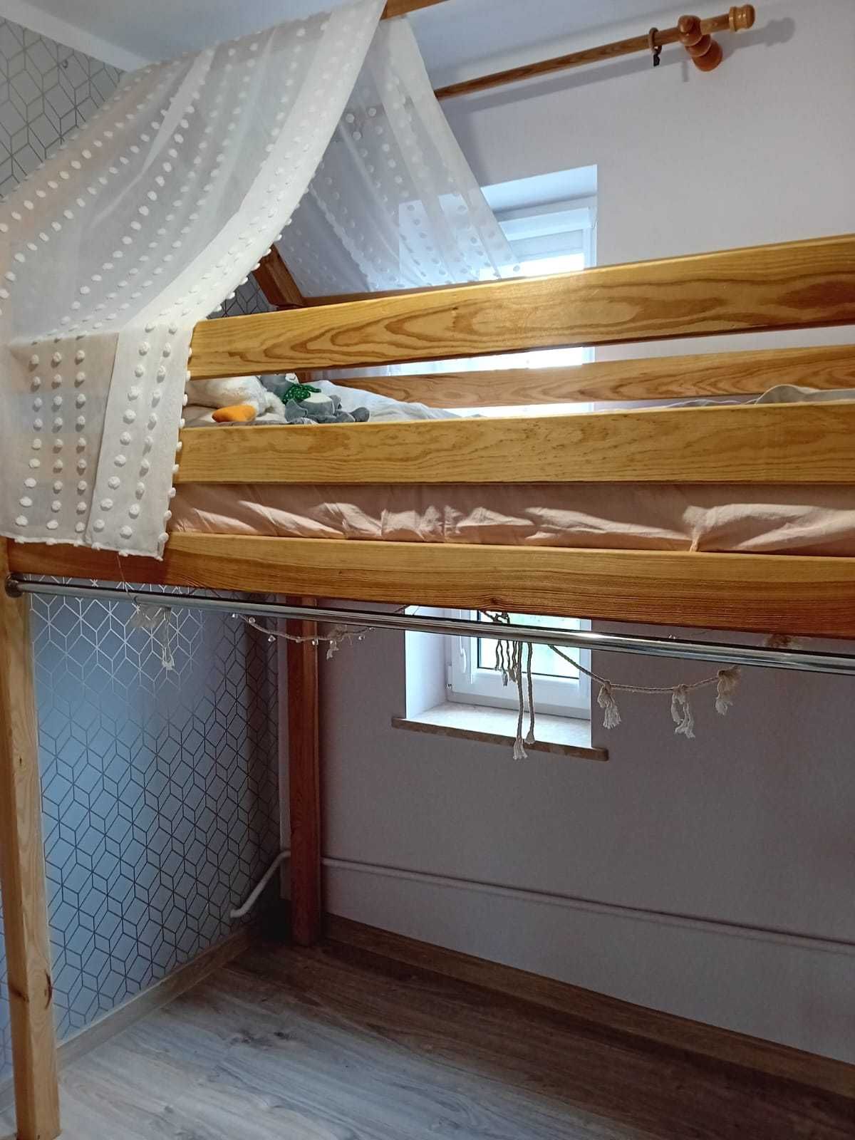 Łóżko drewniane, dziecięce na antresoli