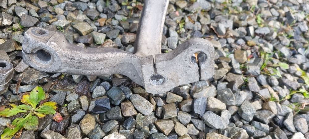 Audi A6 C6 Allroad Zwrotnice Przód