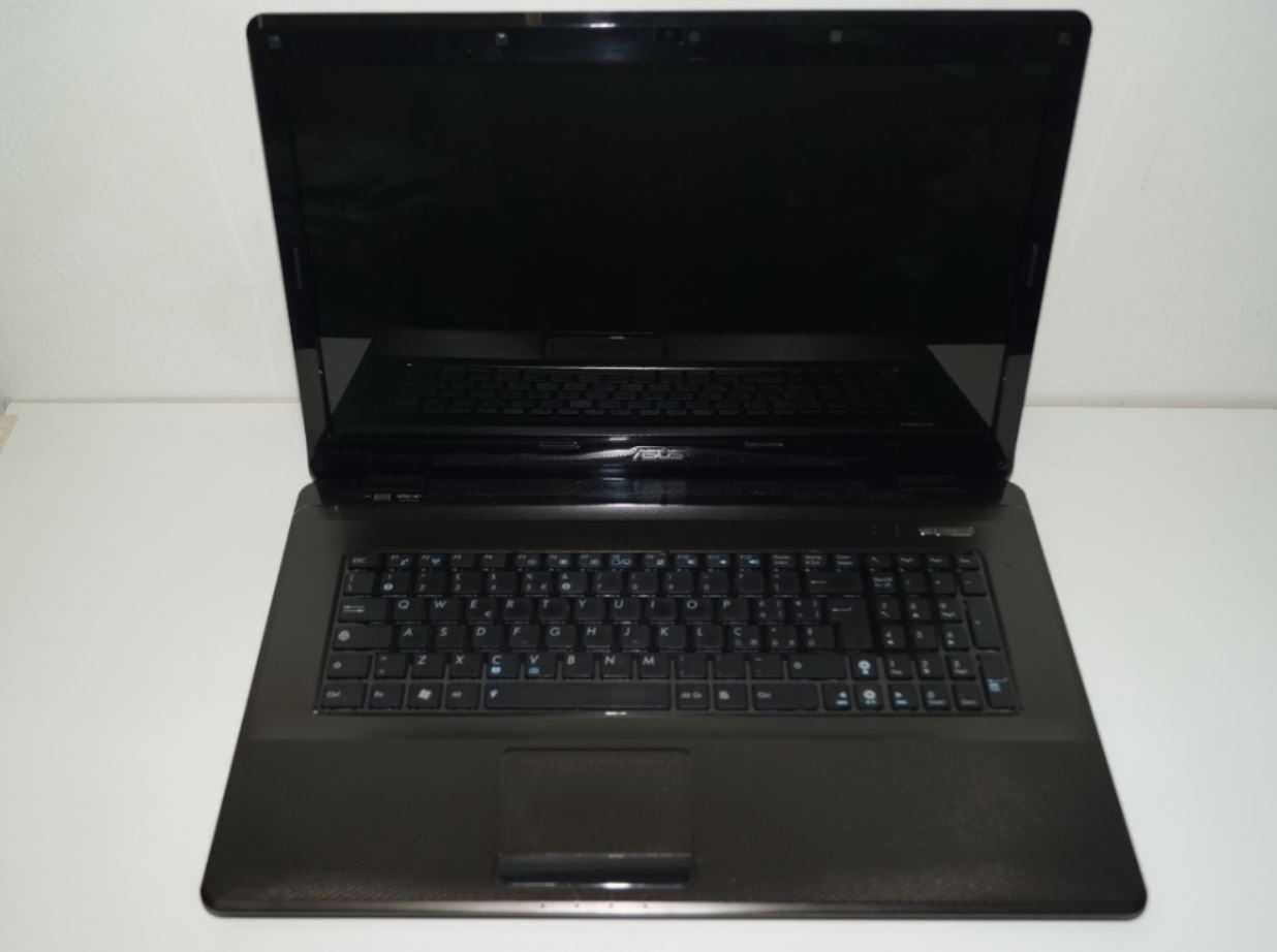 Asus 17.3 cale  K72 i7 8gb 128 SSD 500 HHD  win10