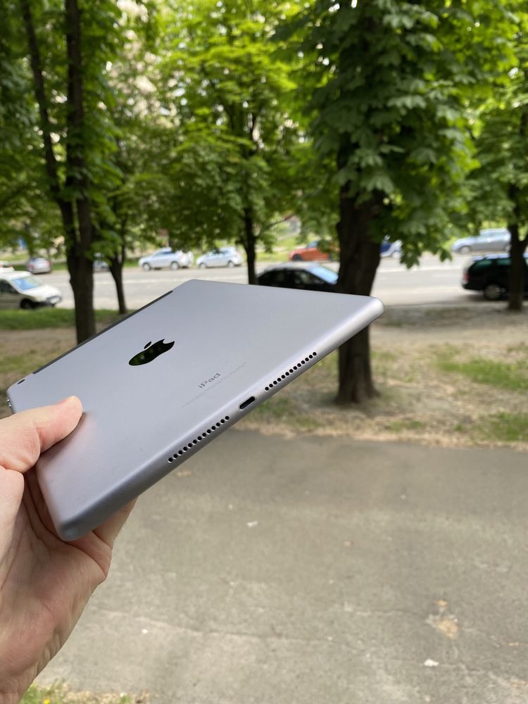 Планшет Apple iPad 6 (2018) 32Gb Space Gray Wi-Fi LTE Оригінал