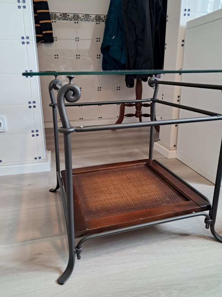 Mesa pequena vidro/ferro preto