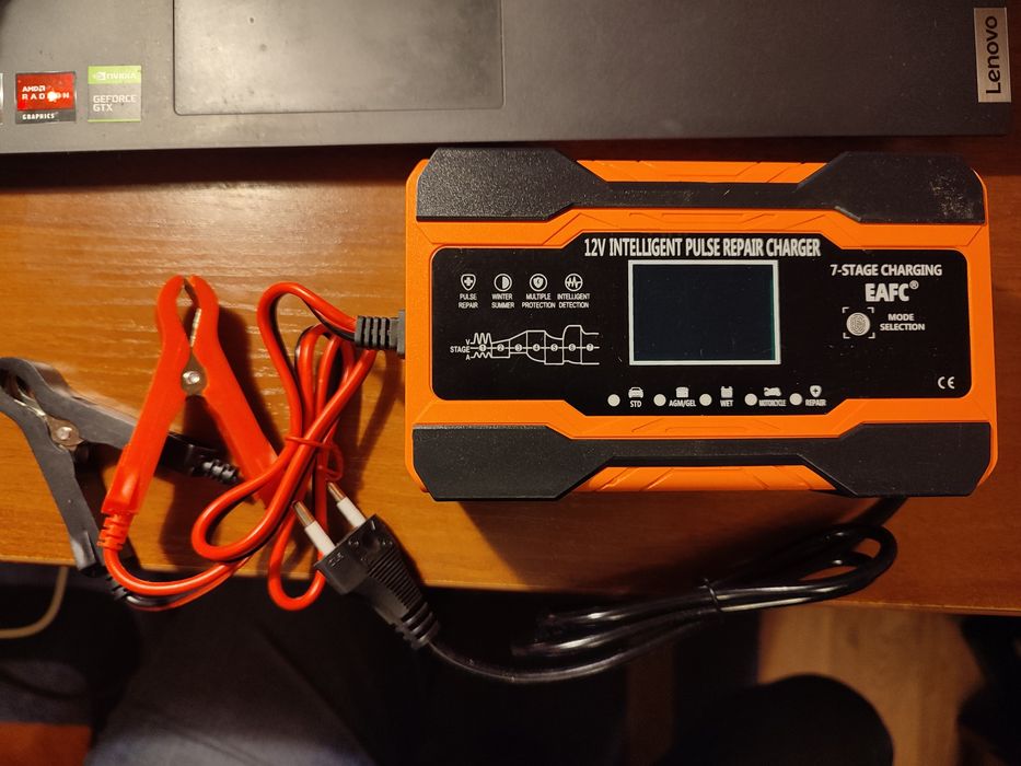 Зарядний пристрій 12В 12А для акумуляторів