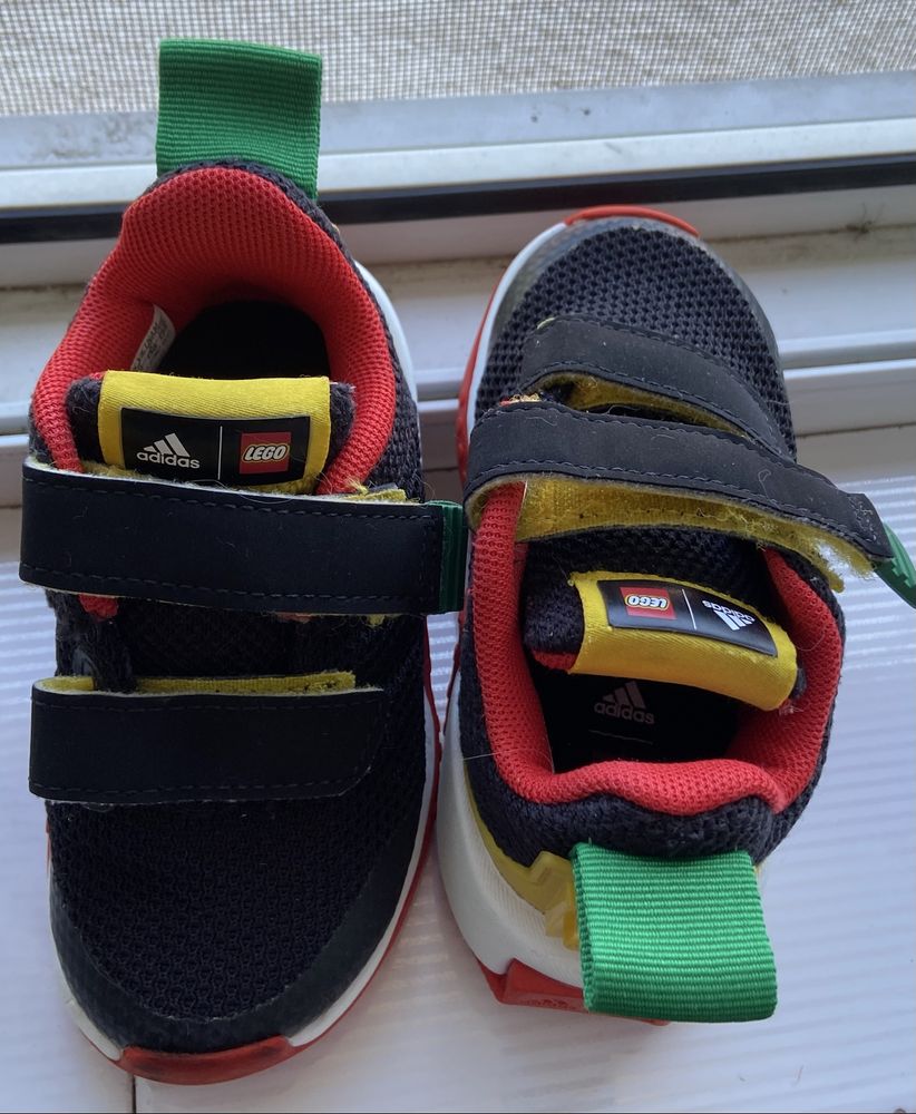 Детская обувь Adidas дуже гарному стані