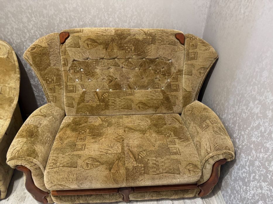 Подам диван в гарному стані