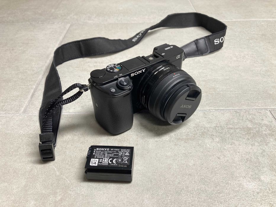 Sony a6000 + Sony SEL20F28 20mm F2.8 + bateria + filtr polaryzacyjny