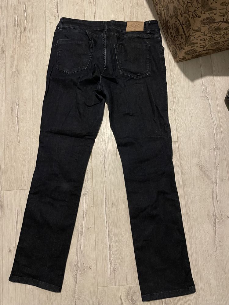 Czarne spodnie chinosy lee cooper