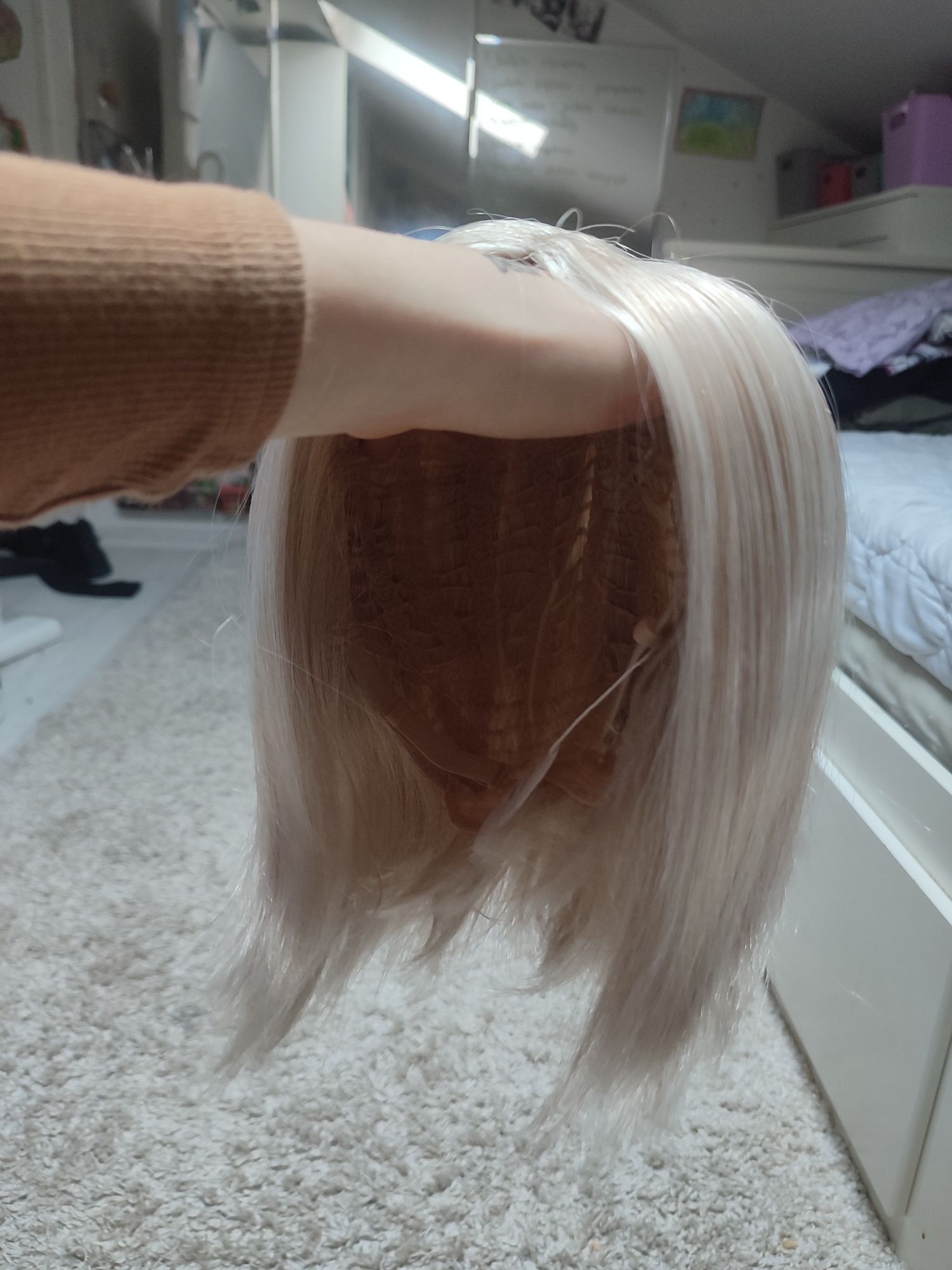 Asymetryczny przedziałek peruka blond WIG