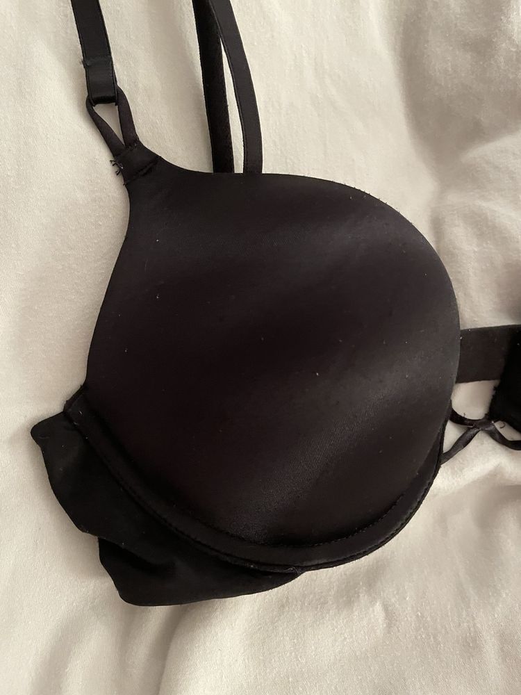 Stanik Victoria’s Secret bombshell plunge 34B
